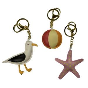 Nøkkelringer/veskepynt bestående av badeball+måke+sjøstjerne